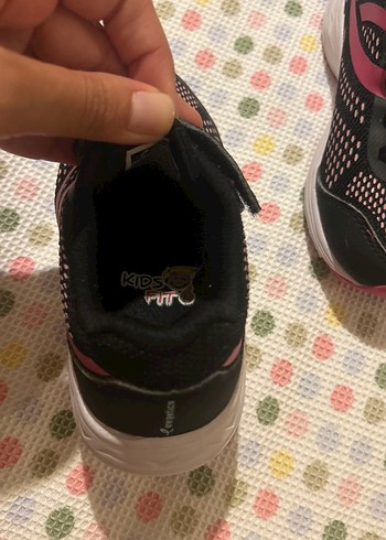 Yurtdışından alınan ve çok az giyilen marka spor ayakkabı - Görsel 5