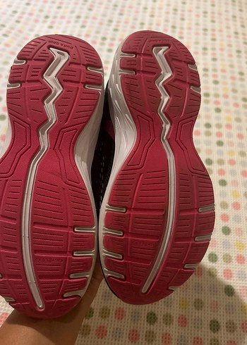 Yurtdışından alınan ve çok az giyilen marka spor ayakkabı - Görsel 4