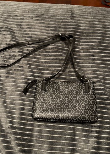 Calvin Klein Kadın Gri Deri Çapraz Çanta