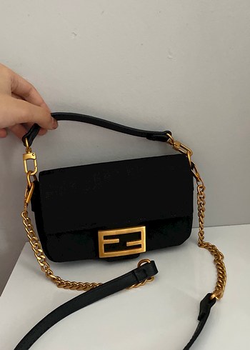 Siyah Zincir Detaylı Süet Kadın Çanta fendi