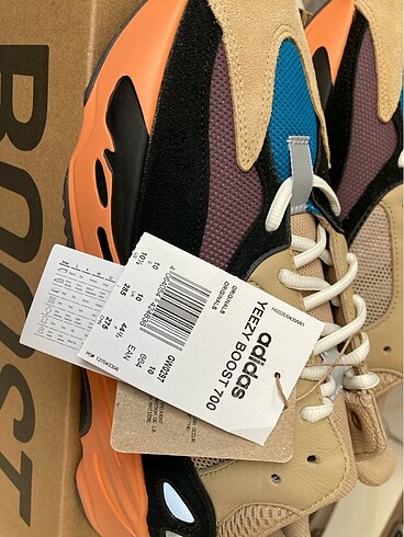 YEEZY BOOST 700