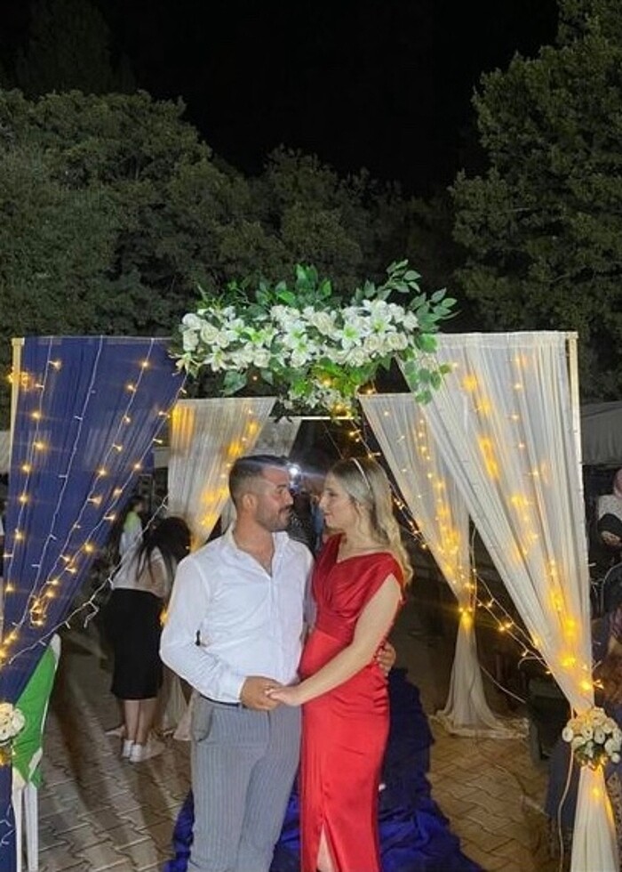 Kırmızı kayık yaka yırtmaçlı elbise - Görsel 2