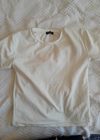 Beyaz vucudu saran body/crop
