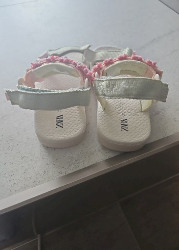 Zara Kız Çocuk Pembe Çiçekli Cırt Cırtlı Terlik