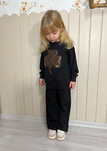 Pul İşlemeli Siyah Kız Eşofman Takımı - Görsel 4