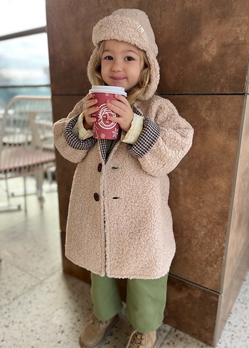 Kız Çocuk Bej Kürklü Oversize Kaban ve şapkası - Görsel 2
