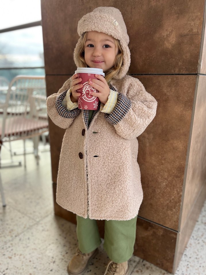 Kız Çocuk Bej Kürklü Oversize Kaban ve şapkası - Görsel 2