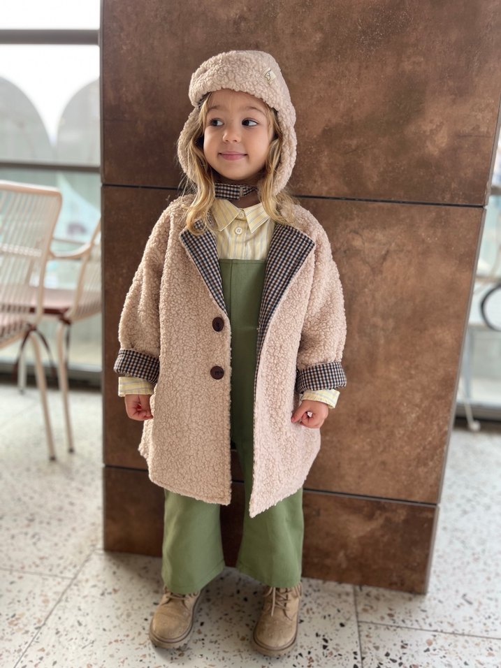 Kız Çocuk Bej Kürklü Oversize Kaban ve şapkası - Görsel 3