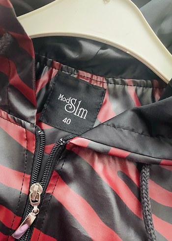 Uzun Kırmızı Zebra Desenli Kadın Yağmurluk - Görsel 5