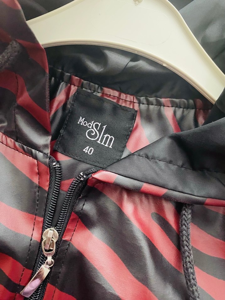 Uzun Kırmızı Zebra Desenli Kadın Yağmurluk - Görsel 5