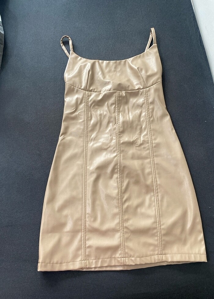 KAHVERENGİ DERİ GÖRÜNÜMLÜ VÜCUDA OTURAN MİNİ ELBİSE????? - Görsel 2