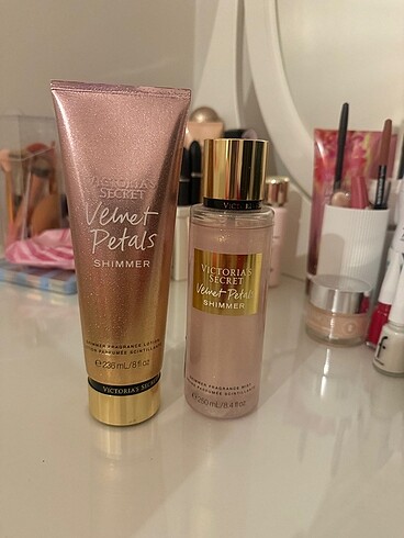 Simli body mist ve vücut losyonu