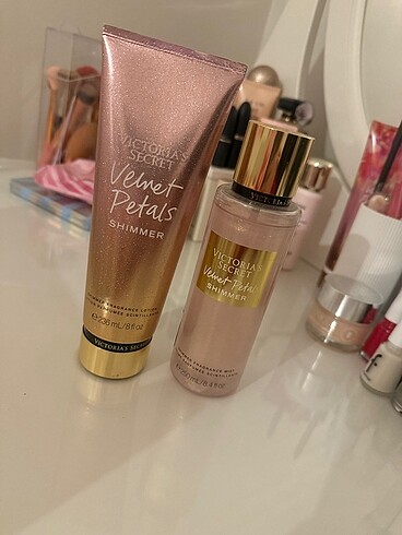 Victoria s Secret Simli body mist ve vücut losyonu