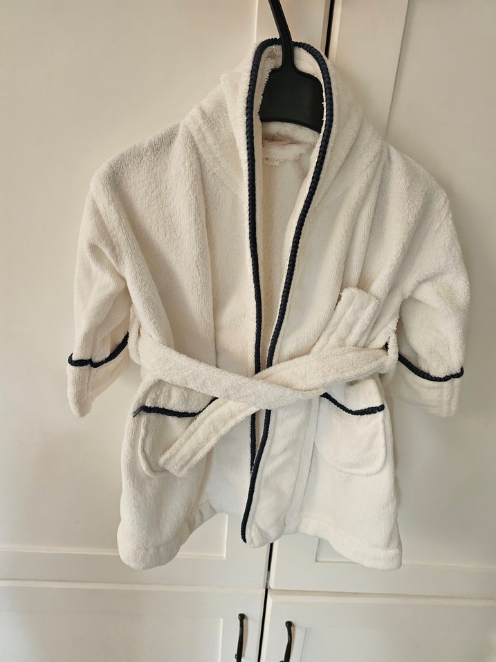 Beyaz Çocuk Bornoz Siyah Şerit Detaylı - Görsel 2