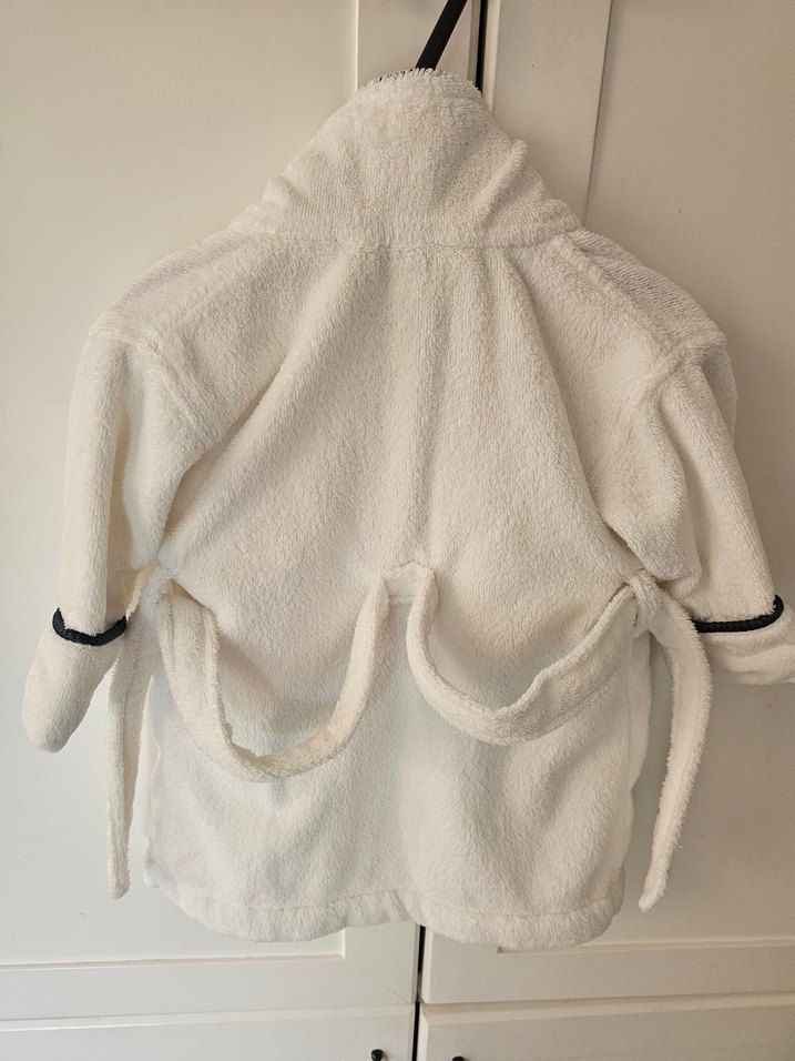 Beyaz Çocuk Bornoz Siyah Şerit Detaylı - Görsel 4