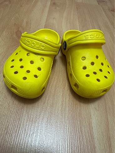 23 Beden sarı Renk Crocs