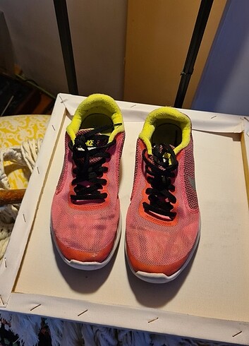 38 Beden Pembe Nike Koşu Ayakkabısı