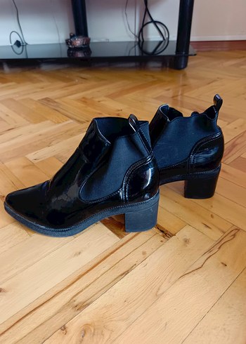 Parlak Siyah Kadın Rugan Botlar - Görsel 2