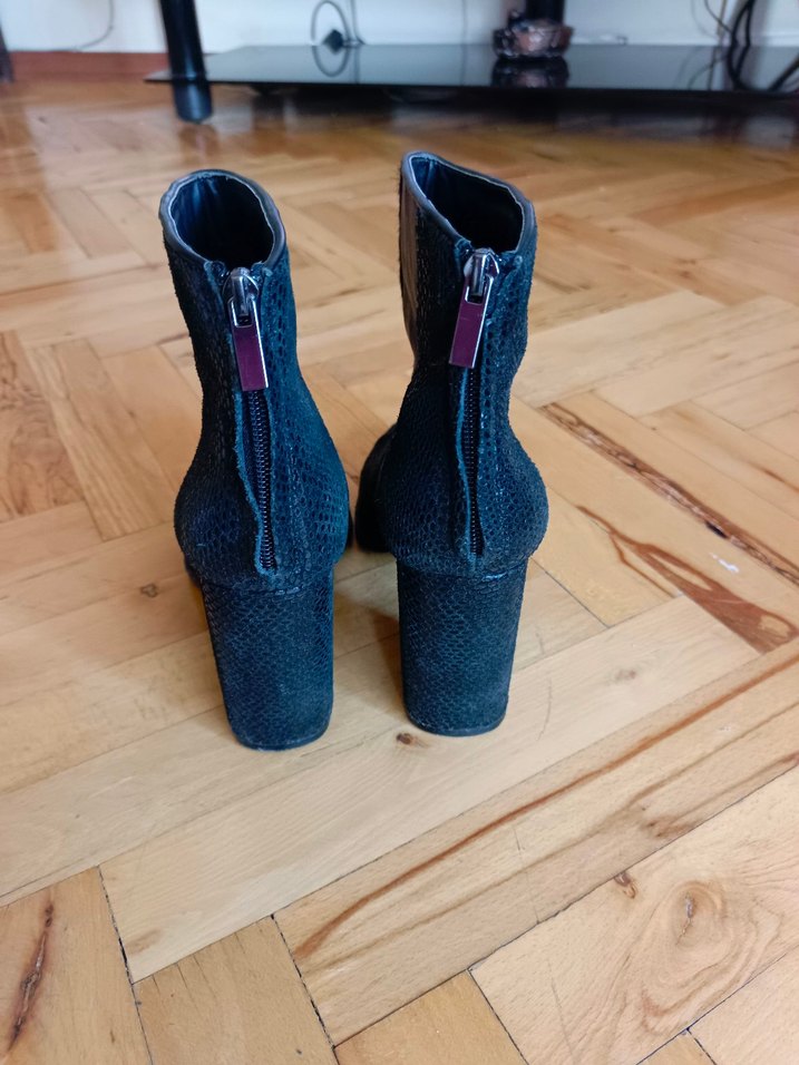 Siyah Yılan Derisi Desenli Topuklu Kadın Bot - Görsel 4