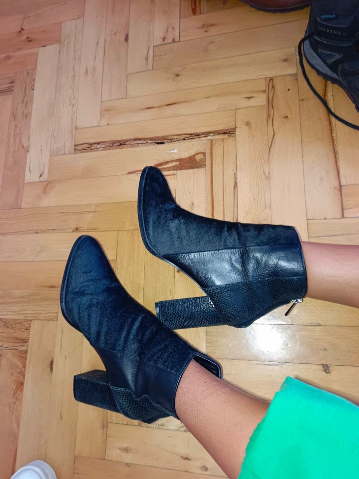 Siyah Yılan Derisi Desenli Topuklu Kadın Bot - Görsel 5