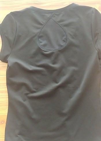 Siyah V Yaka Kadın Spor Tişörtü - Görsel 3