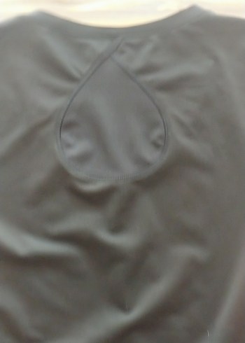 Siyah V Yaka Kadın Spor Tişörtü - Görsel 4