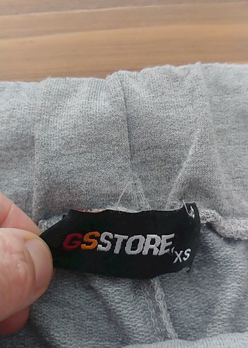 xs Beden kırmızı Renk 4 adet galatasaray store Şort kadın