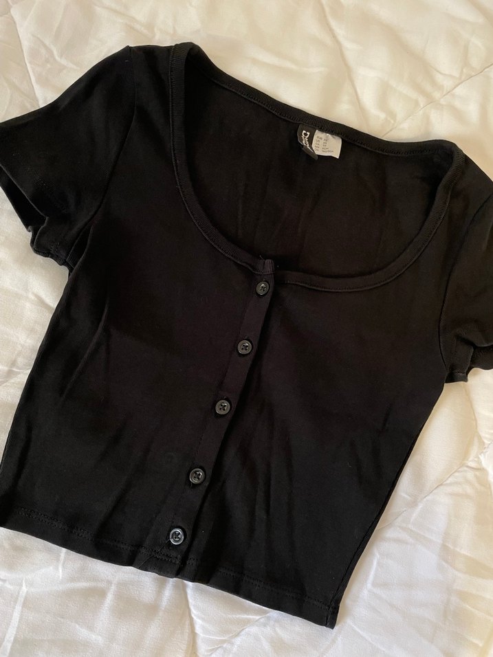 Düğmeli Siyah Crop Top - Görsel 3