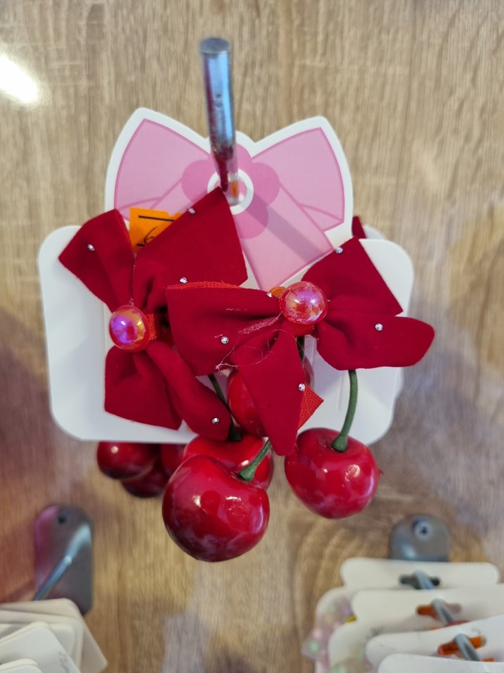 Kırmızı Fiyonklu Kiraz Desenli Çocuk Toka - Görsel 2