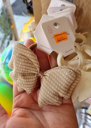 Beyaz Fiyonk Detaylı Çocuk Saç Tokası - Görsel 3