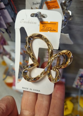 Gri Zincir Detaylı Metal Kelebek Saç Tokası - Görsel 2