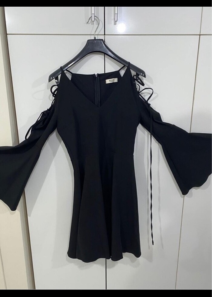 Omuzları bağcıklı mini elbise siyah - Görsel 2