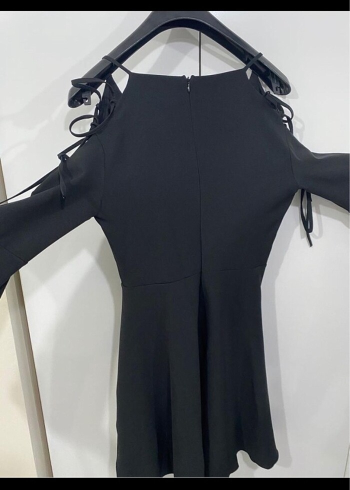 Omuzları bağcıklı mini elbise siyah - Görsel 4