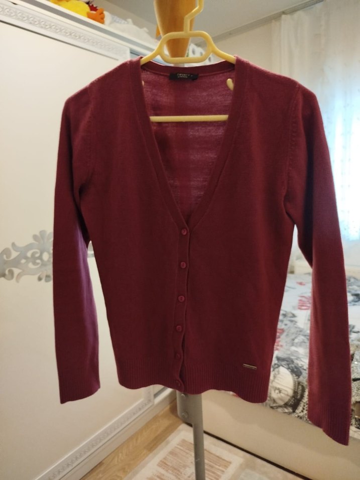 Bordo Düğmeli V Yaka Yün Hırka - Görsel 2