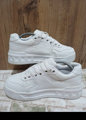 43 Beden beyaz Renk valentino