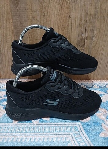 37 Beden Skechers