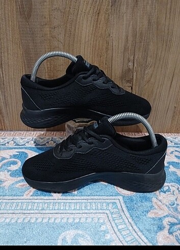 37 Beden siyah Renk Skechers