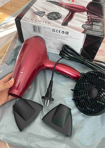 Kırmızı Remington Silk Saç Kurutma Makinesi