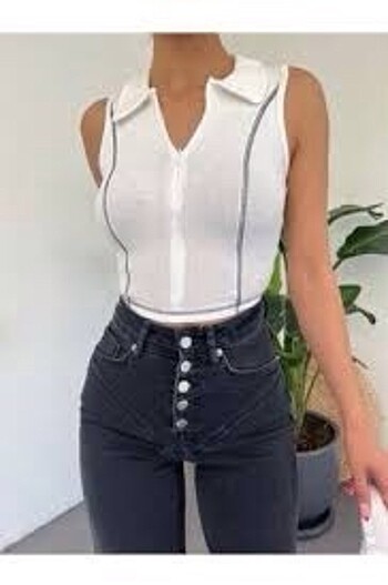 Beyaz fermuarlı crop