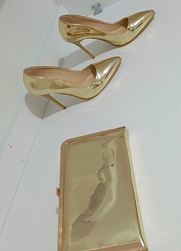 Diğer Gold altın rengi stiletto ayakkabı ve canta takım 