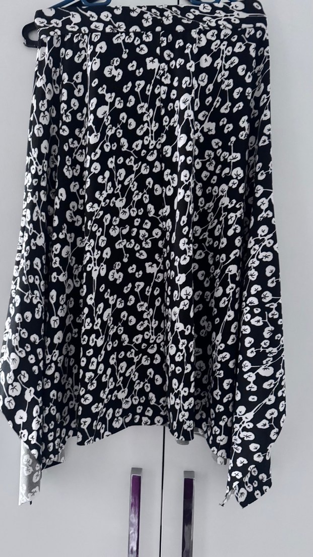 Kadın Siyah Dökümlü Midi Etek - Görsel 3