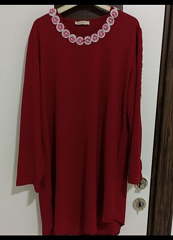 Pembe çiçek detaylı tunik 