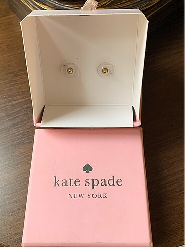 Beden Kate Spade küpeler tasarım ürünüdür