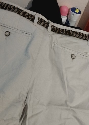 Gri Kemerli Erkek Kısa Pantolon