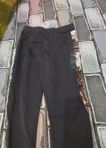 Kız Çocuk Siyah Baskılı Yırtmaçlı Tayt - Görsel 2