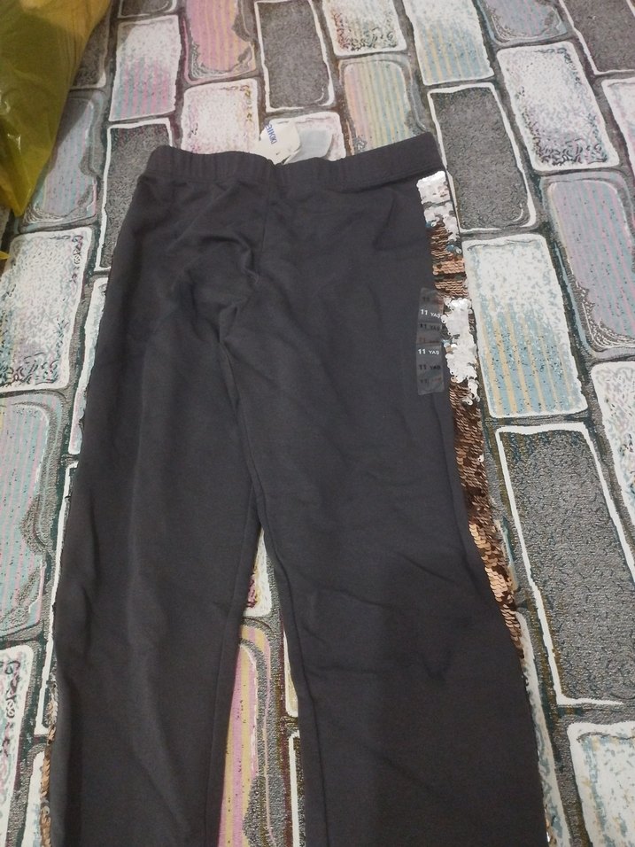 Kız Çocuk Siyah Baskılı Yırtmaçlı Tayt - Görsel 2