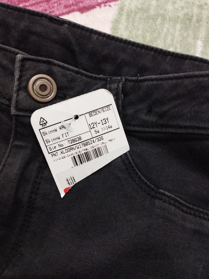 Düğmeli Siyah Rahat Kesim  Kot Pantolon - Görsel 3