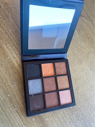 Huda Beauty Huda far paleti