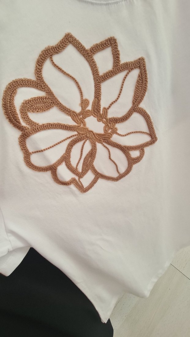 Dantel Detaylı Beyaz Kısa Kollu Kadın Tişört - Görsel 2