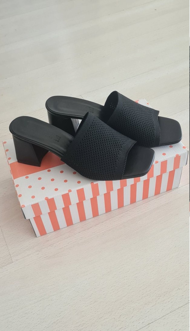 YENİ KUTUSUNDA ŞIK VE RAHAT TERLİKLER - Görsel 3